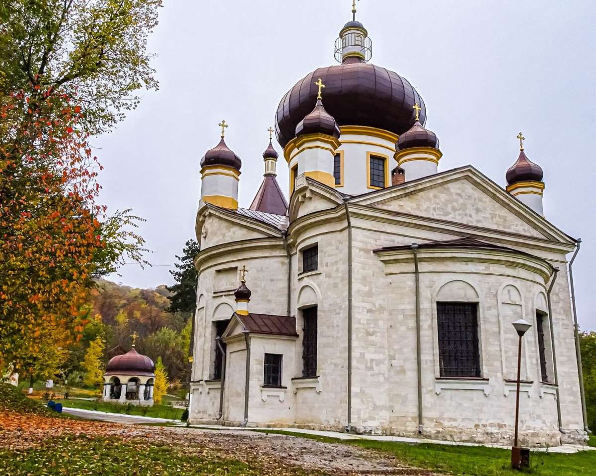 Монастырь Кондрица в Молдове пазл онлайн