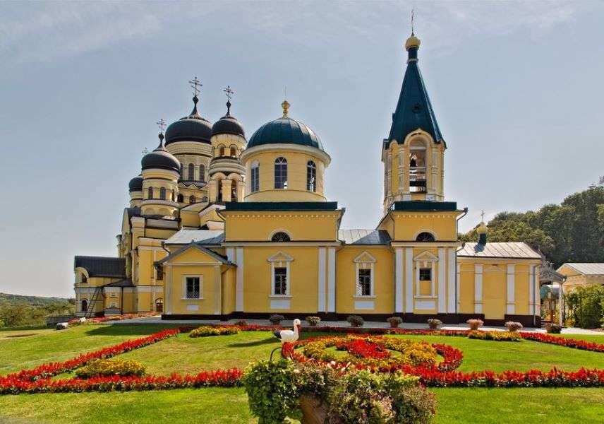 Hincu templom Moldovában online puzzle