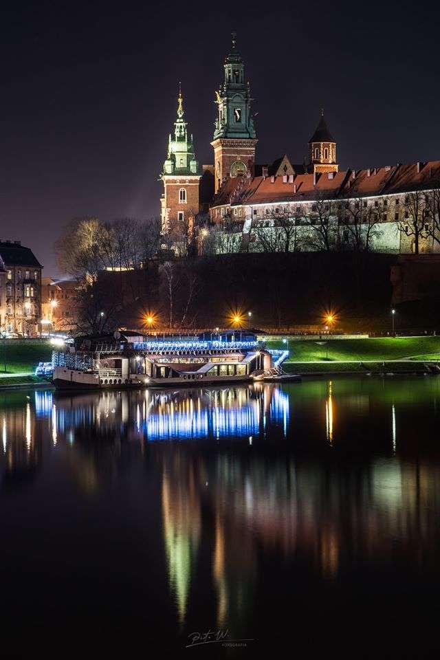 Wawel no Vístula à noite quebra-cabeças online