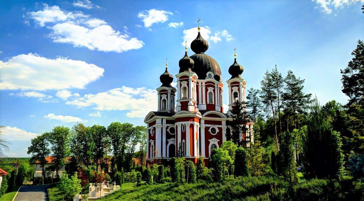 Kirchengebäude in Moldawien Online-Puzzle