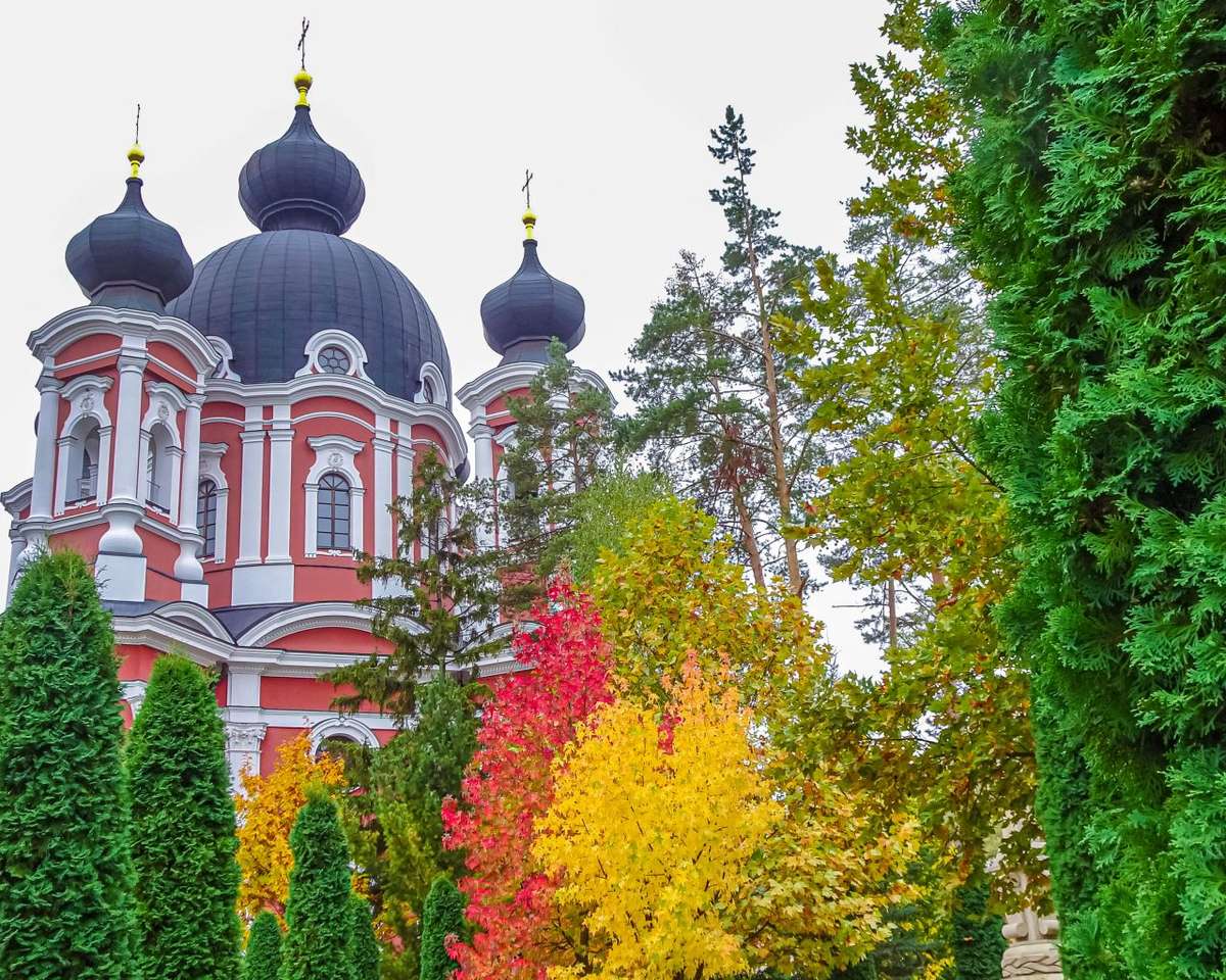 Budova kostela v Moldavsku online puzzle