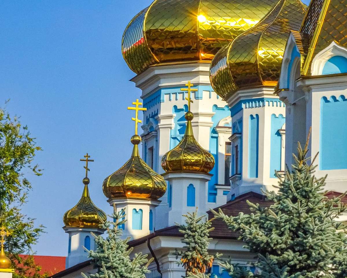 Будівництво церкви в Молдові онлайн пазл