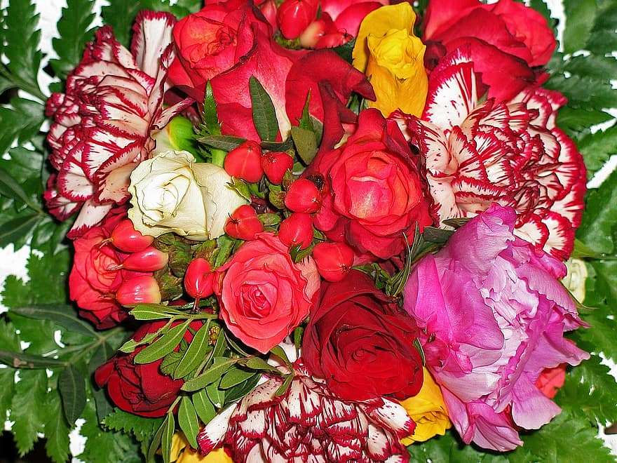 Gemischter bunter Blumenstrauss Puzzlespiel online