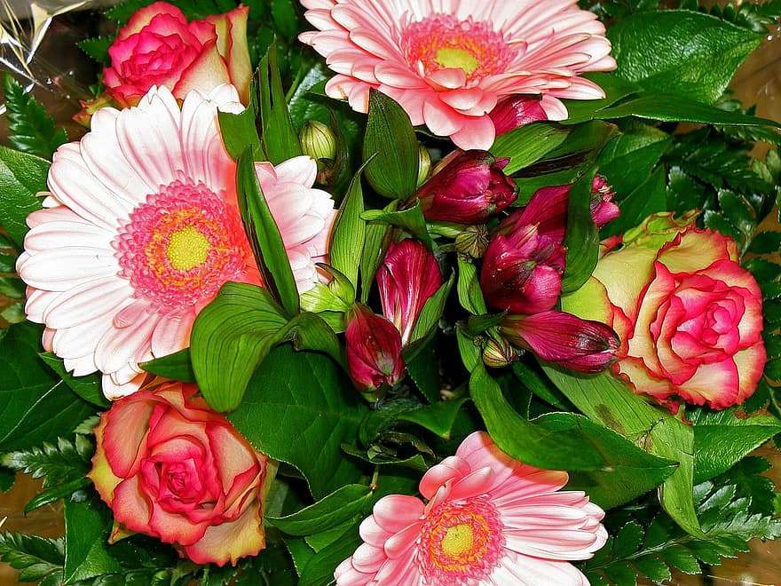 Gemischter bunter Blumenstrauss Online-Puzzle
