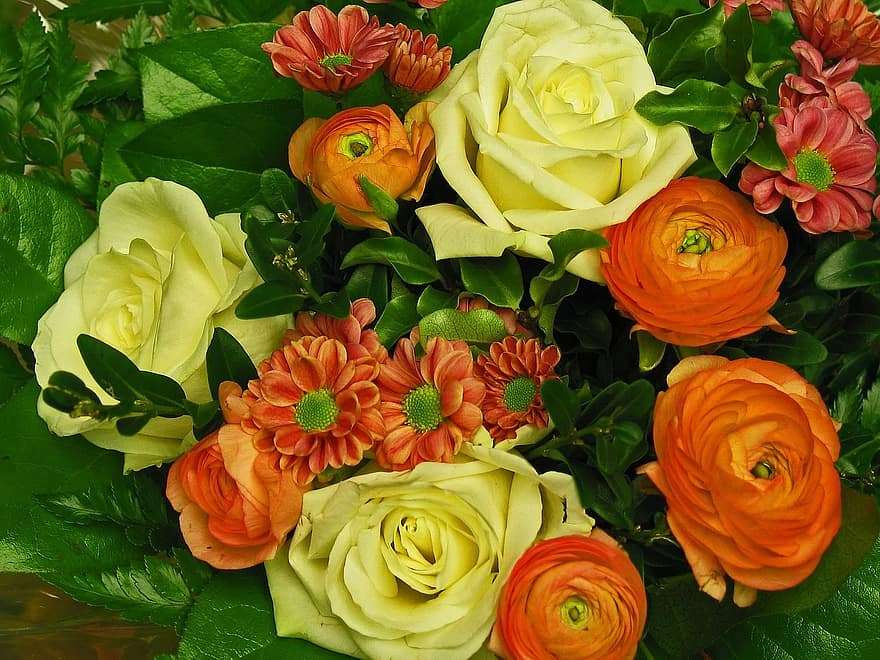 Gemischter bunter Blumenstrauss Online-Puzzle