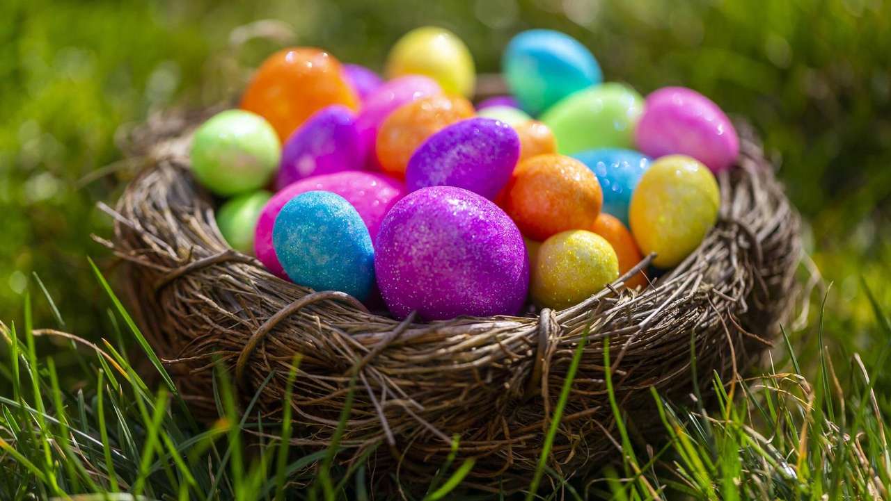 Πασχαλινό Πασχαλινό καλάθι με χρωματιστά αυγά online παζλ