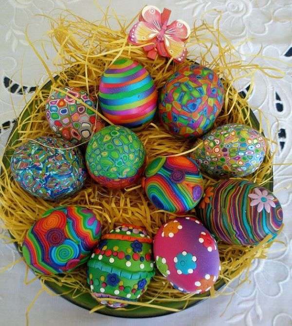 Πασχαλινό καλάθι Πάσχα με χρωματιστά αυγά παζλ online