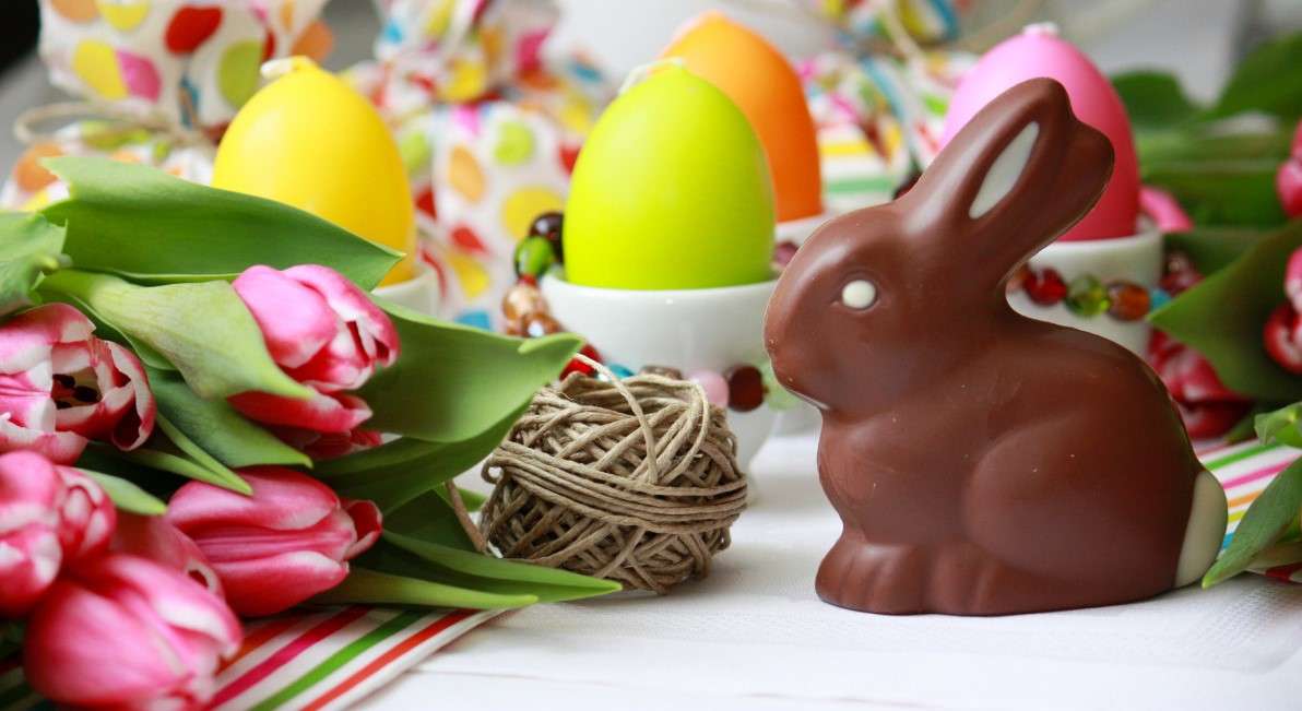 Húsvéti díszített húsvéti asztal kirakós online