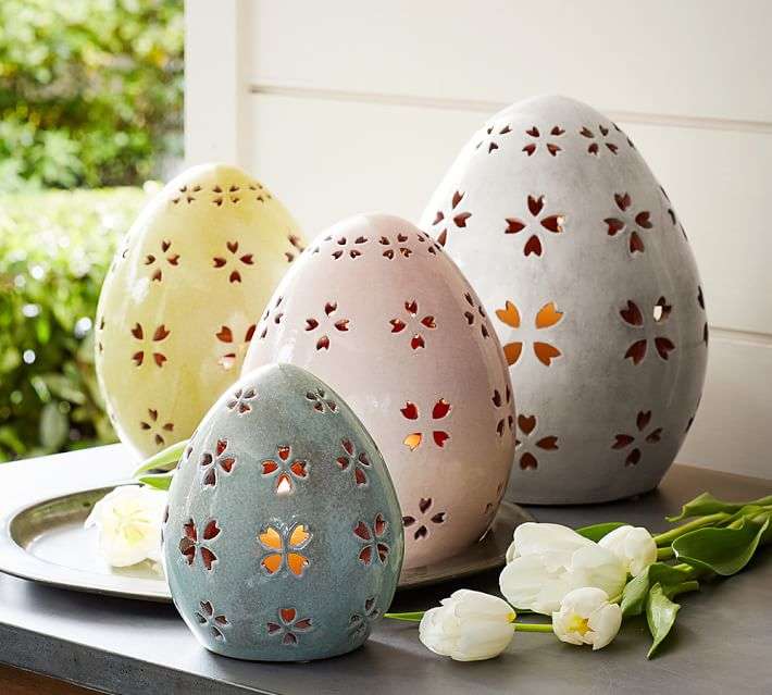 Великодні свічки в порцелянових яйцях онлайн пазл