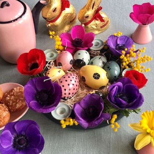 Húsvéti húsvéti dekoráció az asztalon kirakós online