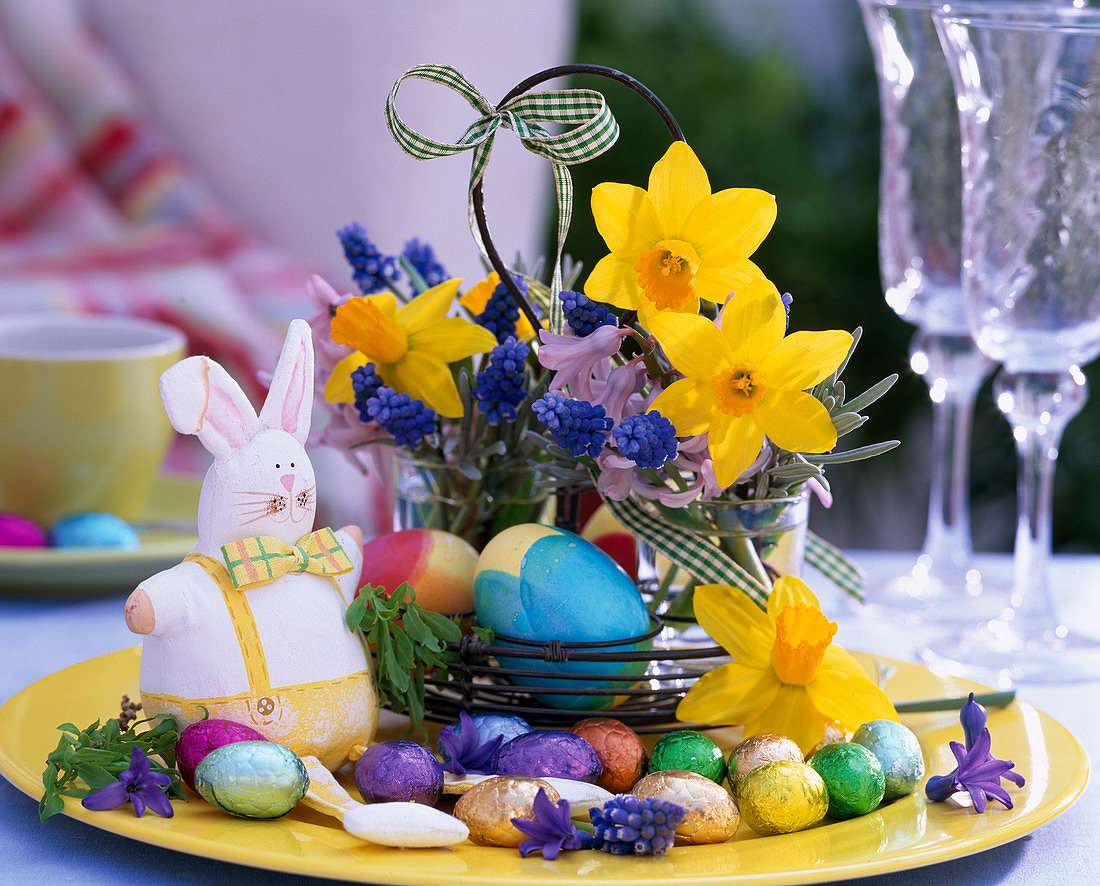 Décoration de Pâques de Pâques sur la table puzzle en ligne