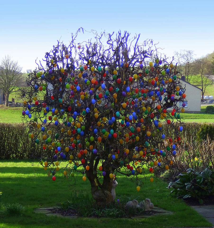 Arbre de Pâques de Pâques dans le jardin puzzle en ligne