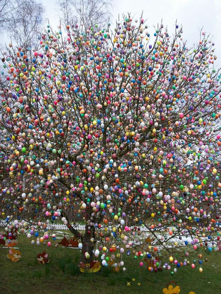 Húsvéti húsvéti fa a kertben online puzzle