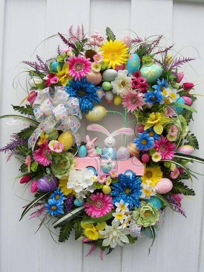 Easter wreath on the front door jigsaw puzzle online