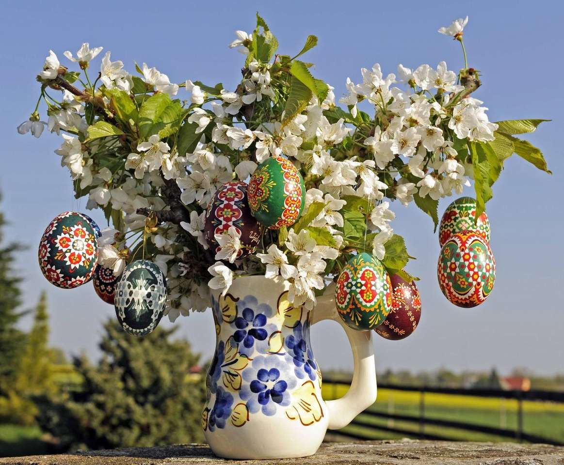 Mazzo di Pasqua sul tavolo da giardino puzzle online