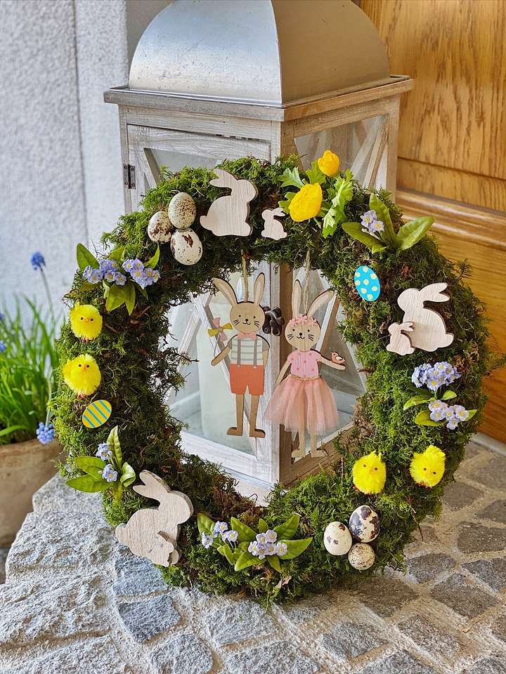 Pasqua Decorazioni pasquali davanti all'ingresso della casa puzzle online