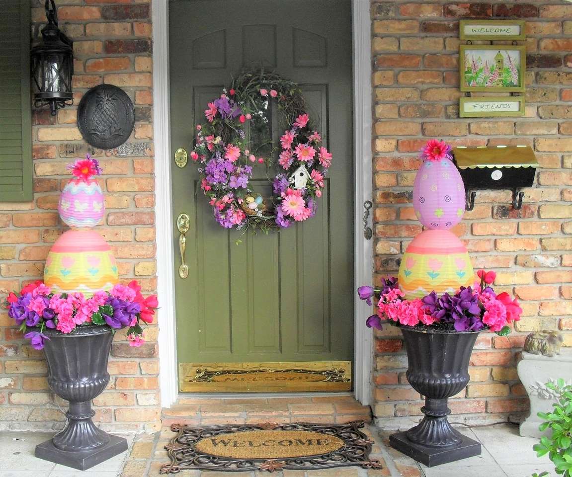 Húsvéti húsvéti díszek a ház bejárata előtt kirakós online