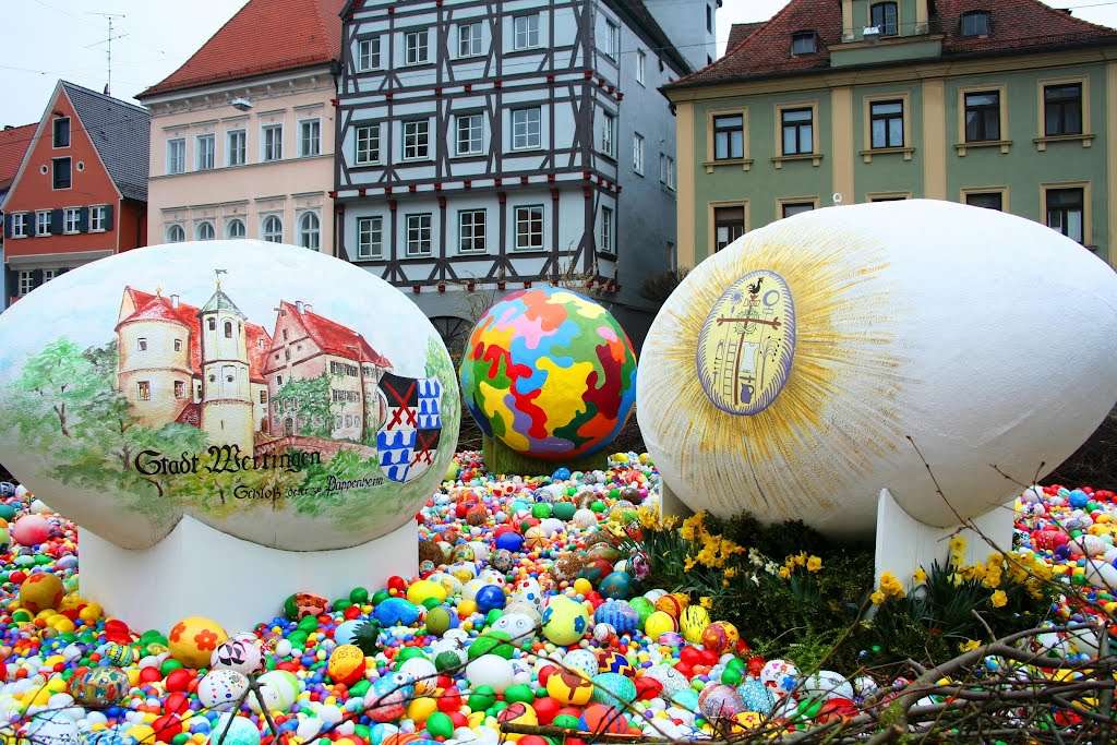 Pasqua Enormi uova di Pasqua nella città di Lauingen puzzle online