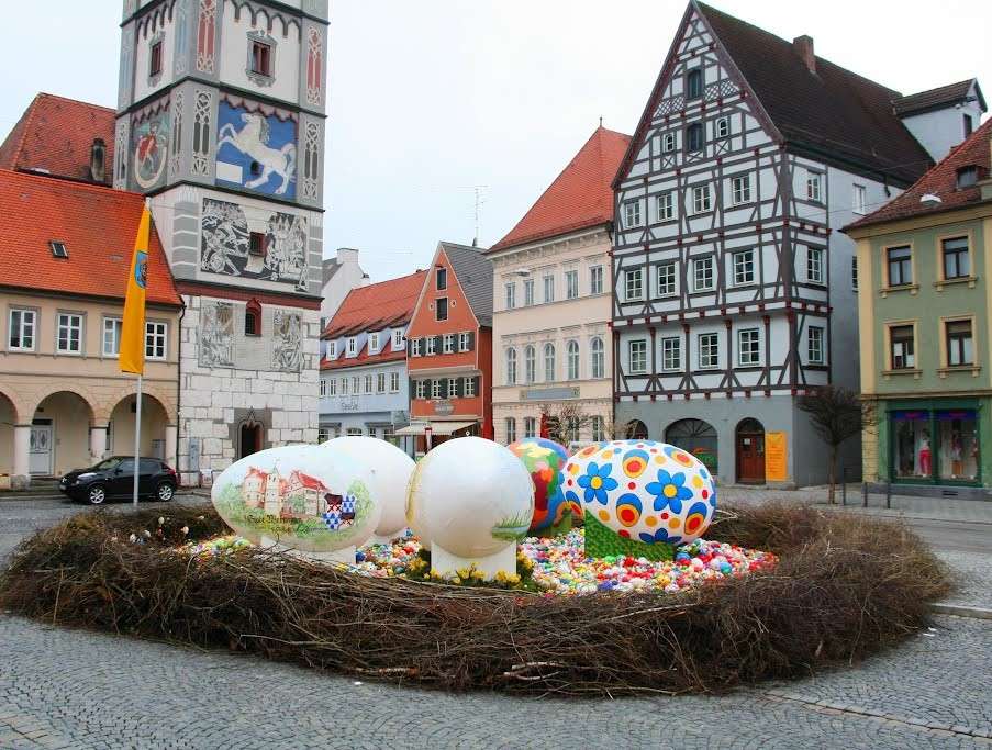 Ovos de Páscoa enormes na cidade de Lauingen quebra-cabeças online