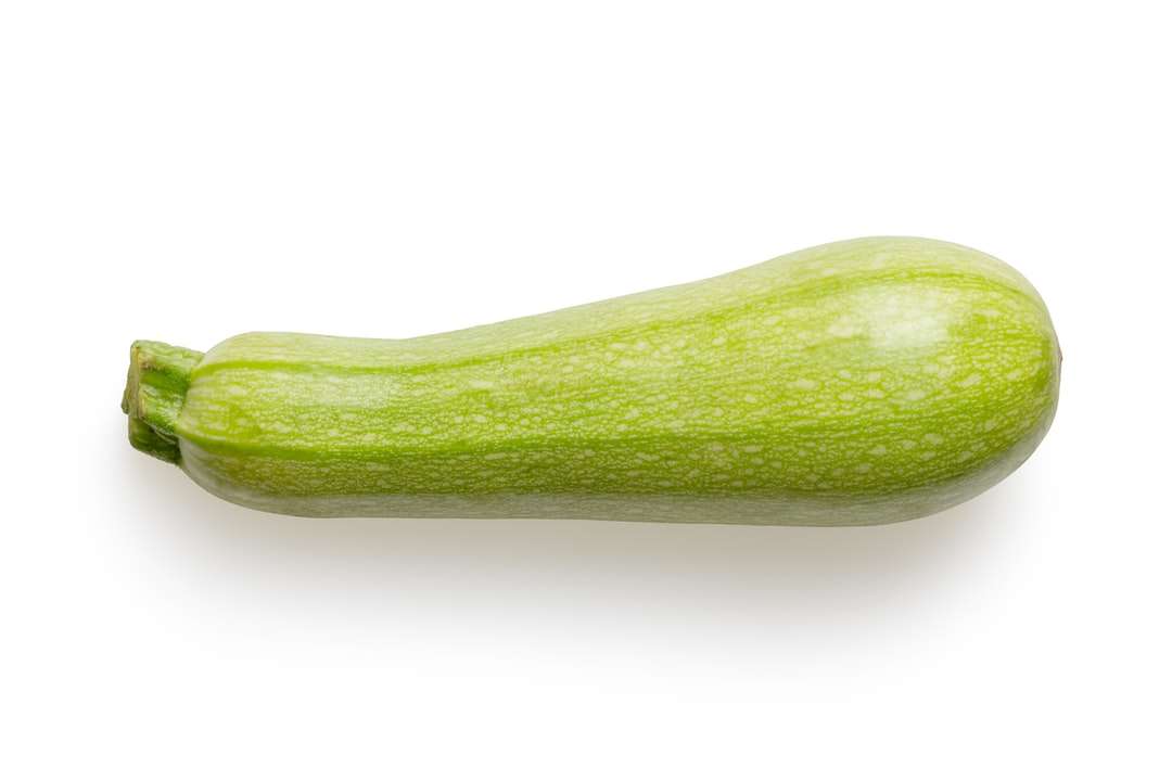 grön grönsak på vit yta pussel på nätet
