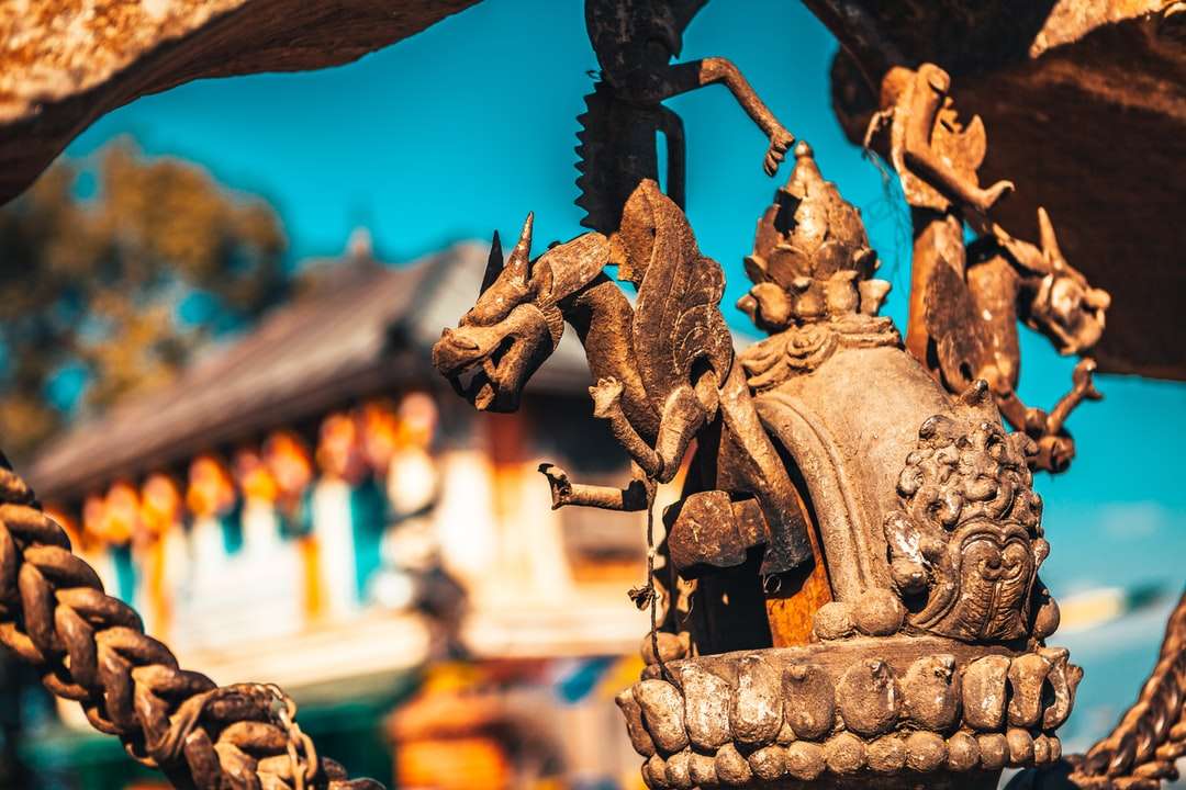 socha zlatého draka během dne skládačky online