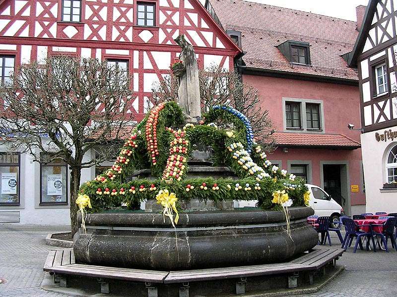 Великденски фонтан Франконска Швейцария онлайн пъзел