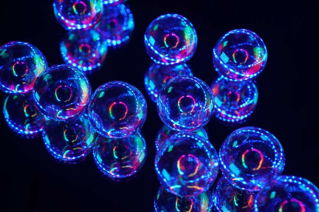 bola de cristal azul y transparente rompecabezas en línea