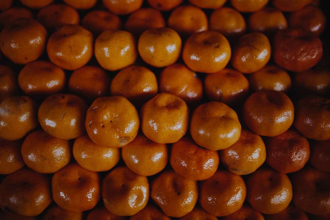 bruin rond fruit in close-up fotografie online puzzel