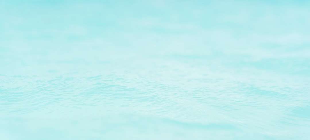 синьо и бяло тяло на вода онлайн пъзел