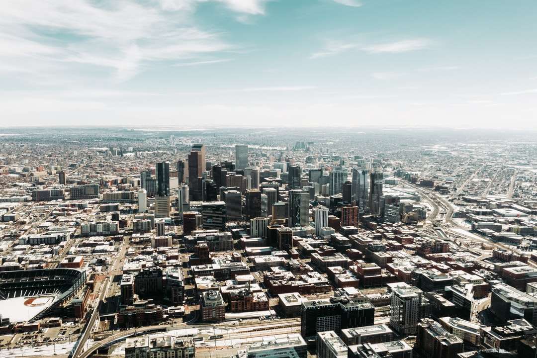 Αεροφωτογραφία των κτιρίων της πόλης κατά τη διάρκεια της ημέρας παζλ online