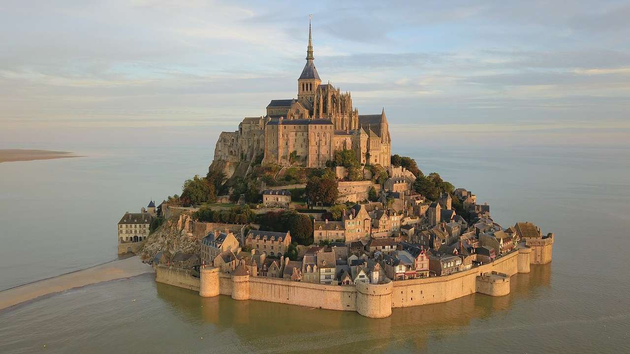 Castelo na ilha puzzle online