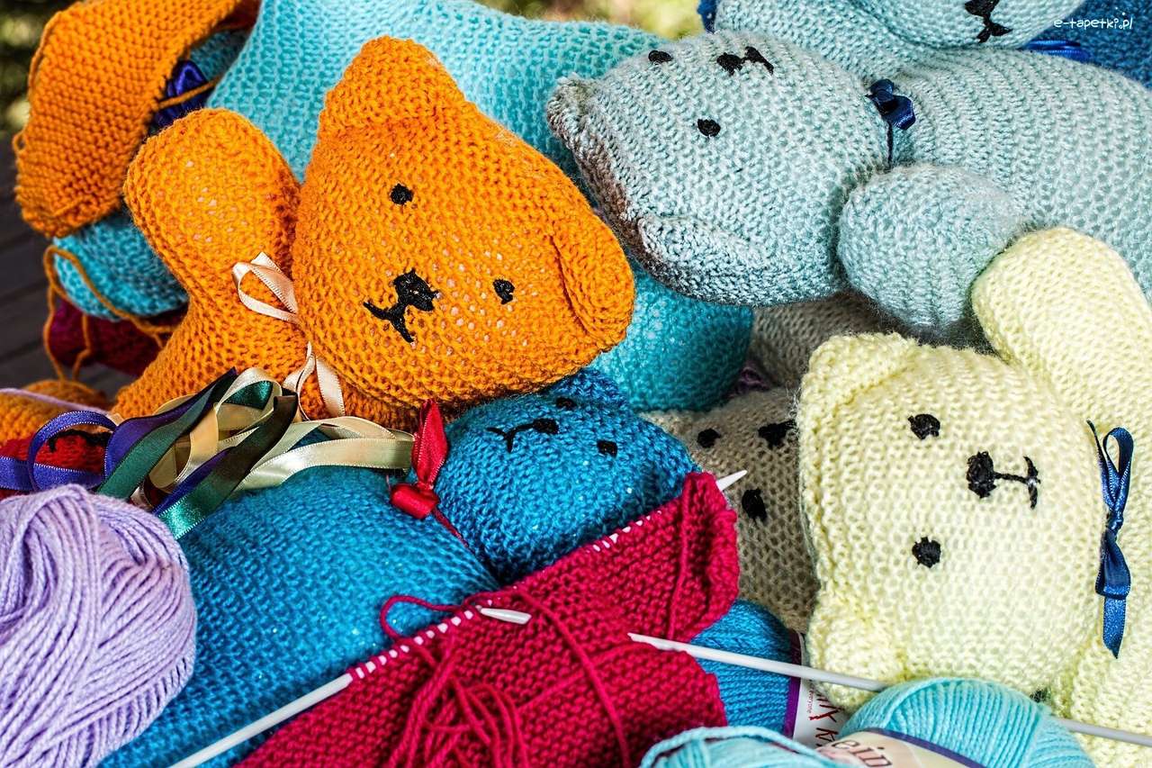 Needlework on knitting-teddy bears jigsaw puzzle online