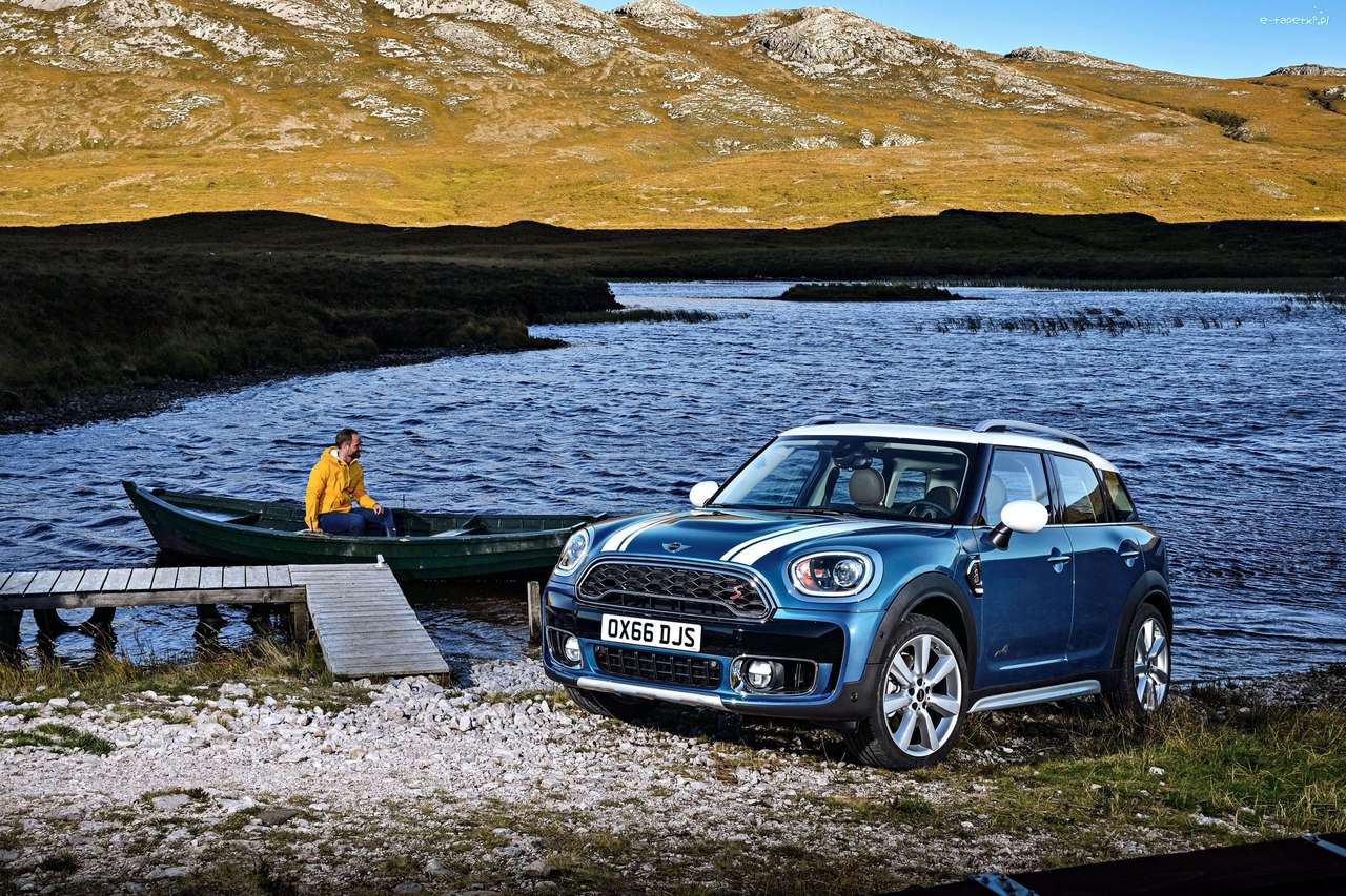 Countryman Cooper S E All4, 2017 jigsaw puzzle online