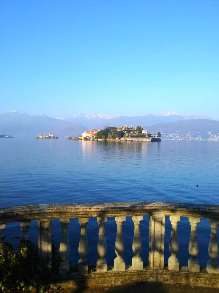 Lago Maggiore în timpul iernii puzzle online