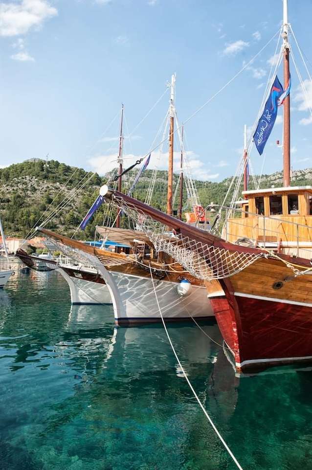 Barci din lemn la ancorare puzzle online