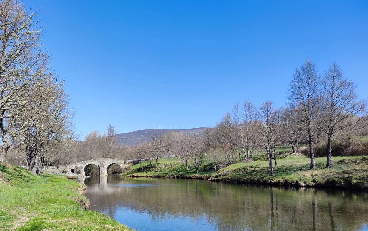 Pont sur la rivière Tuela.Hermisende-Zamora-Espagne puzzle en ligne