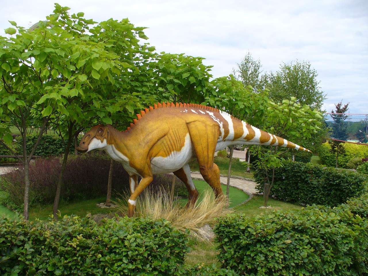 Жълт динозавър онлайн пъзел