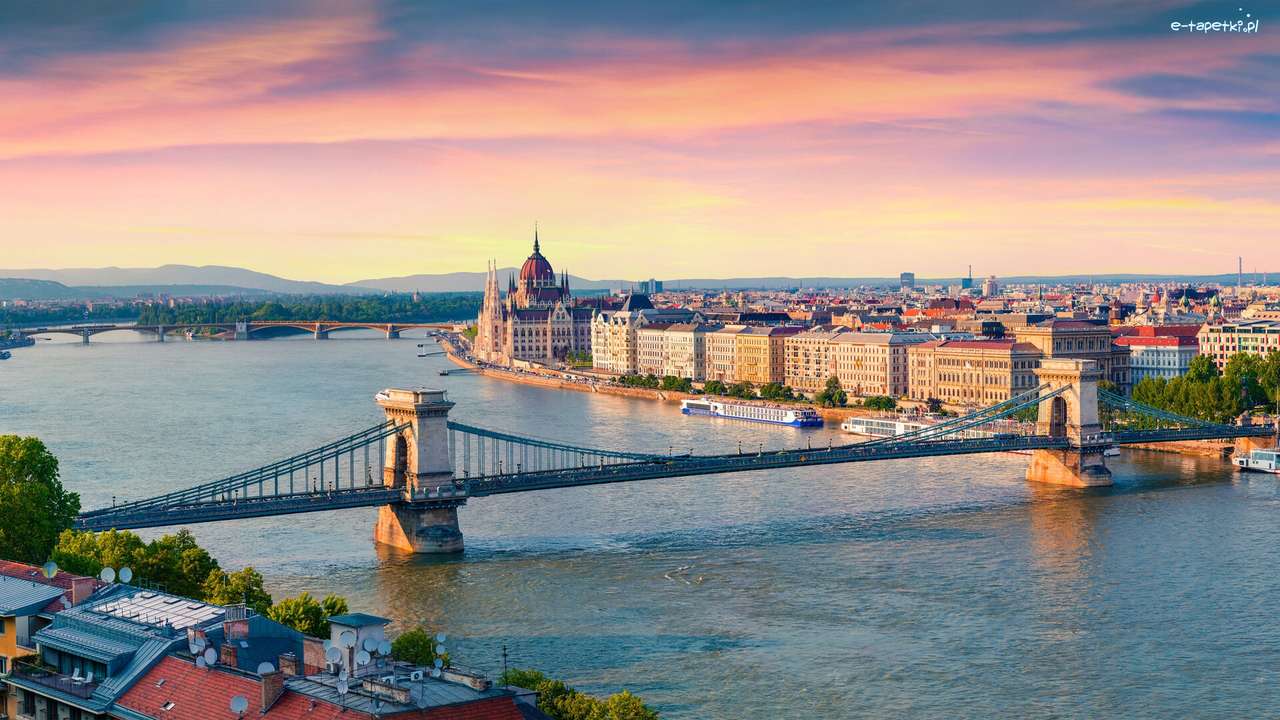Fluss-Donau, Budapest, Kettenbrücke Online-Puzzle