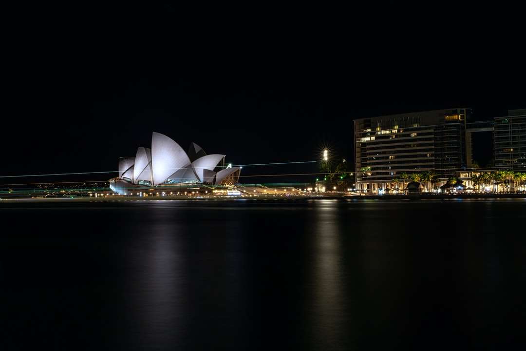 Σπίτι της Όπερας του Σίδνεϊ κατά τη διάρκεια της νύχτας παζλ online