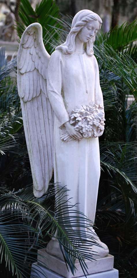 Статуя ангела на кладбище онлайн-пазл