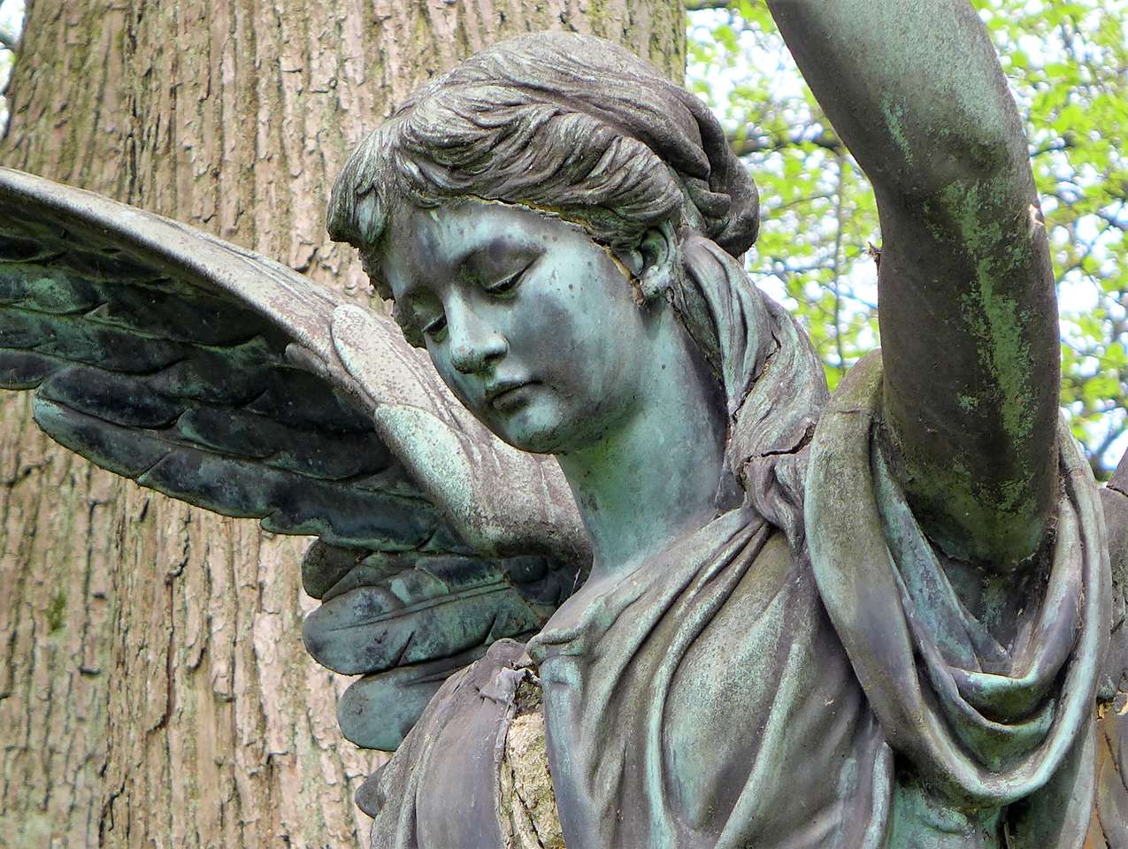 Ängel staty på en kyrkogård Pussel online