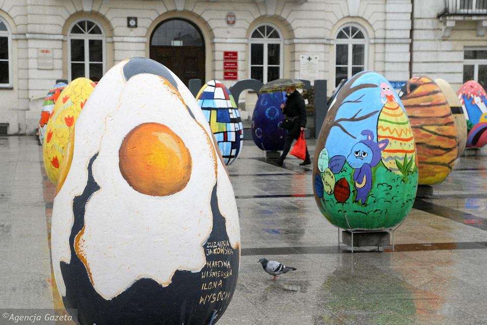 Gros œufs dans la ville puzzle en ligne