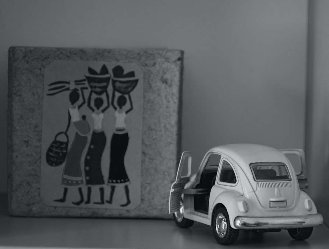 White and Black Car Die Cast Model legpuzzel online