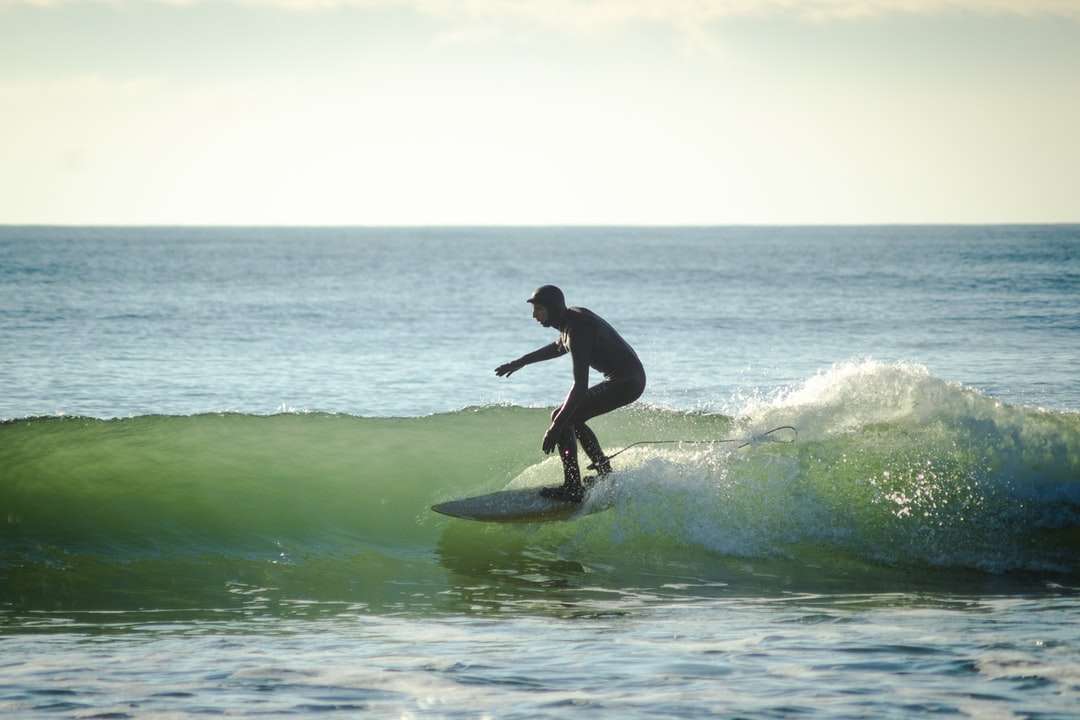 Homem, surfar, mar, ondas, durante, dia quebra-cabeças online