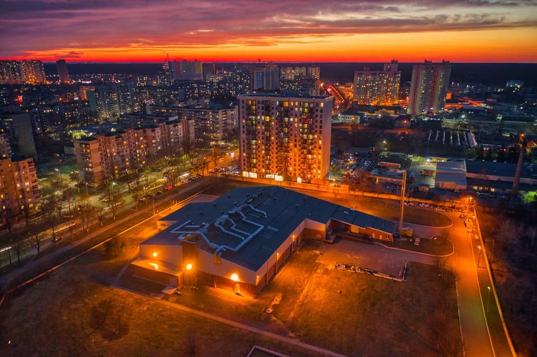 Letecký pohled na město během nočního času online puzzle