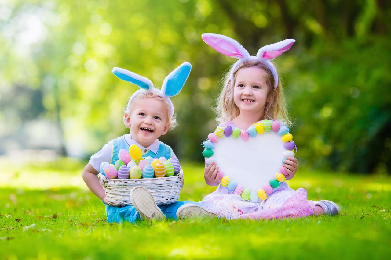 Crianças com ovos de Páscoa puzzle online