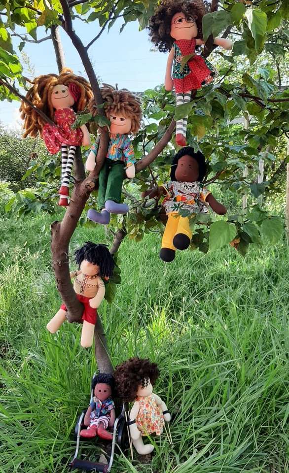 Barn i trädet Pussel online