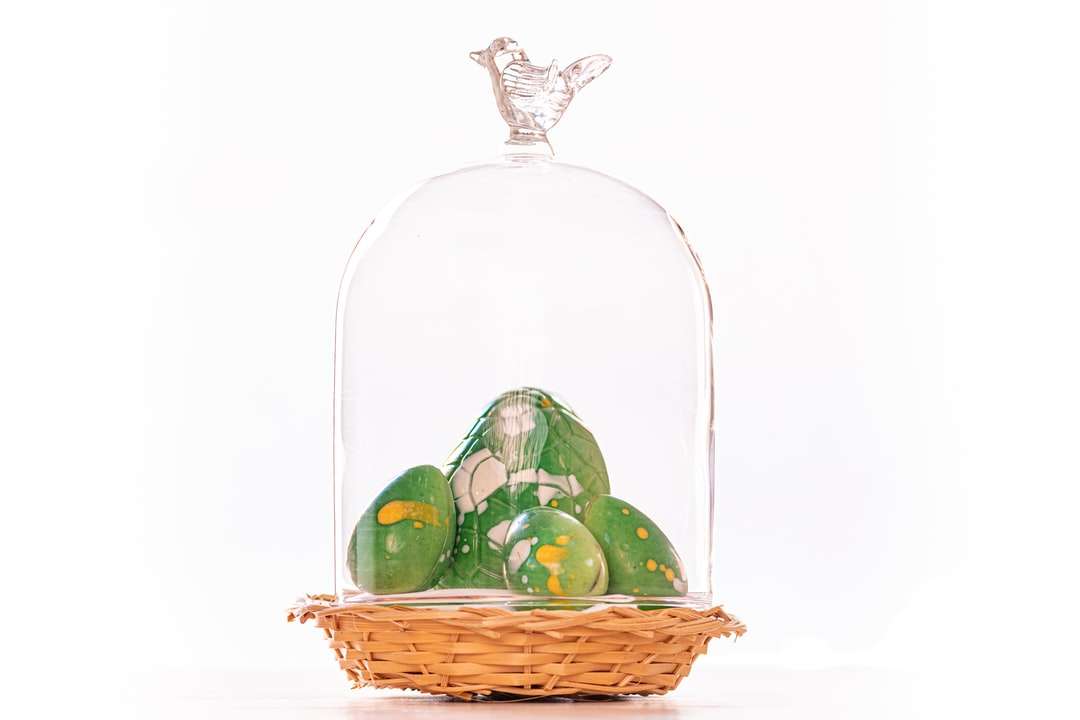 Uovo verde e giallo in ciotola di vetro trasparente puzzle online