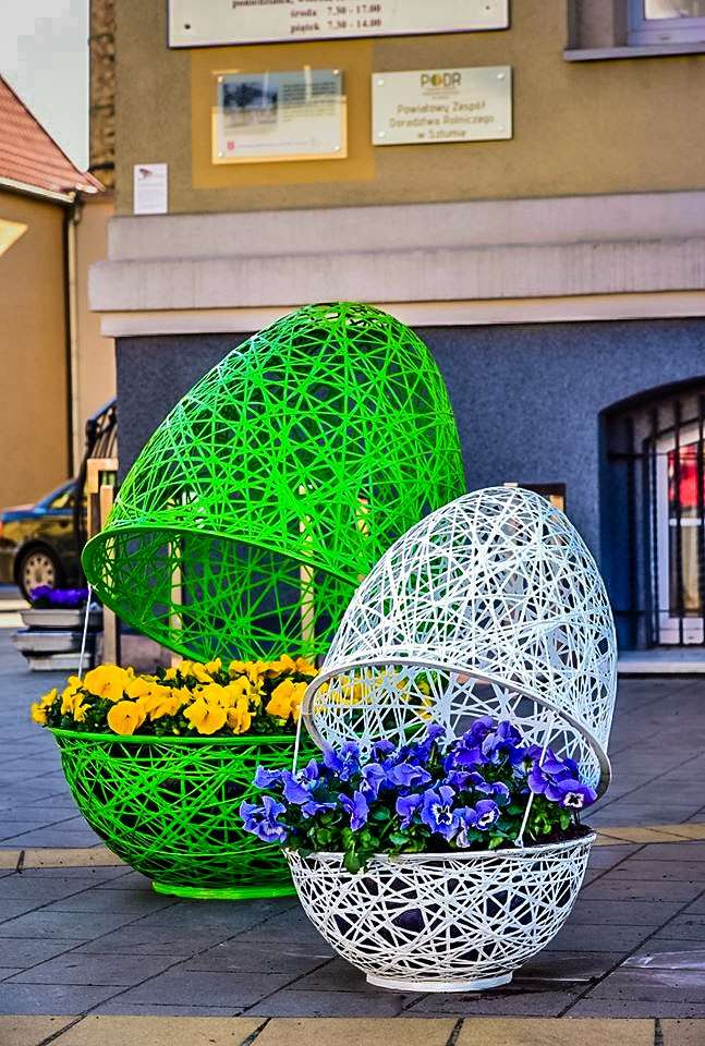 Pansies dans des pots de Pâques décoratifs puzzle en ligne