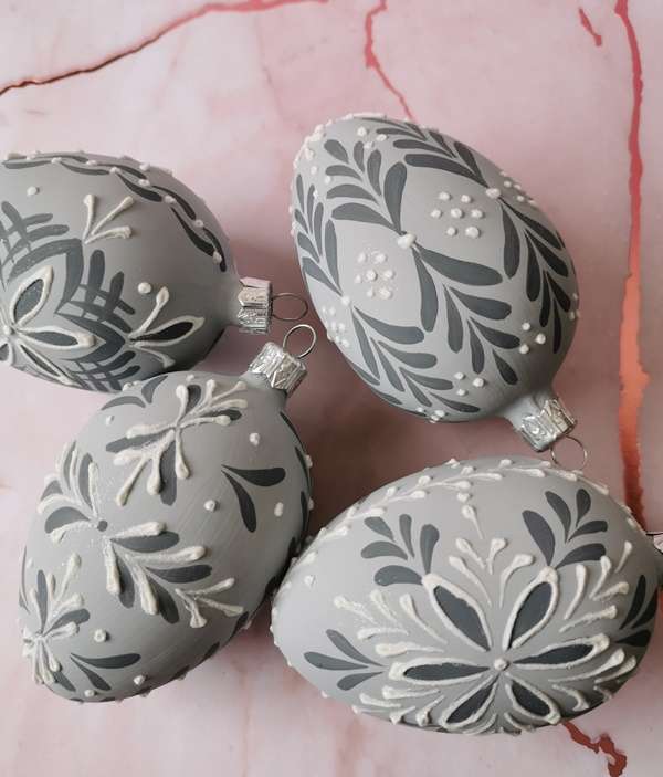 Openwork Gray Easter eggs jigsaw puzzle online